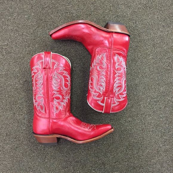 Red boots - Picture 2 of 4