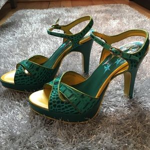 Green/Gold Strappy Platform Sandals- sz 6.6