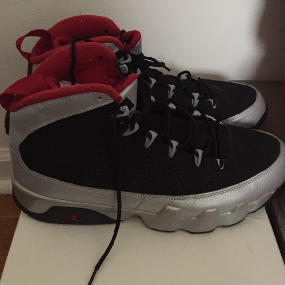 Authentic men's Jordan's. Kilroy silver black /red