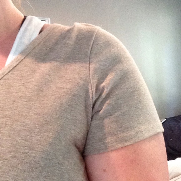 EXTRA PHOTO OF SLEEVE OF DRESS