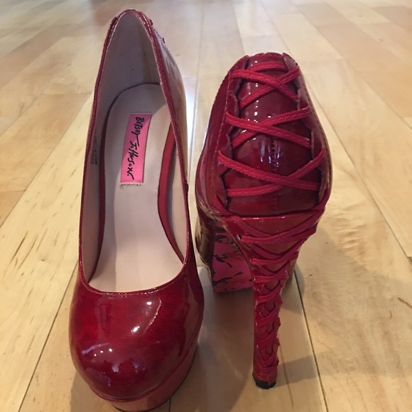 Betsey Johnson Dita Pumps