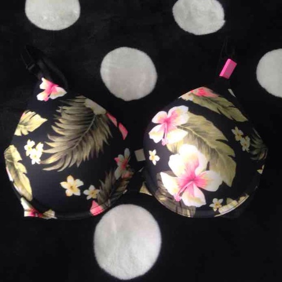 VS Pink Bra - Picture 1 of 2