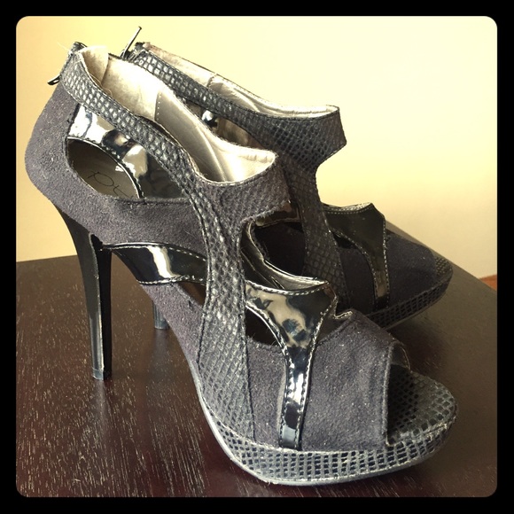 Cut out peekaboo heels!