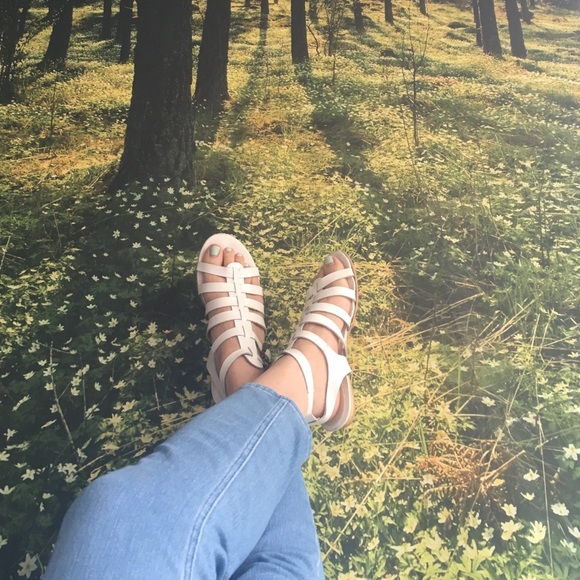 UO white sandals - Picture 1 of 2