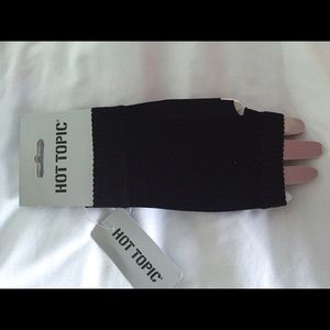*NWT* Hot Topic Gloves