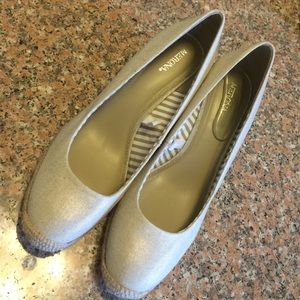 Merona beige with gold overlay wedge new