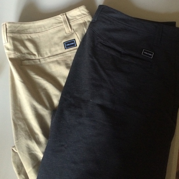 MENS ALMOST NEW Volcom surf and turf men's shorts