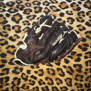 Fast pitch mizuno softball glove