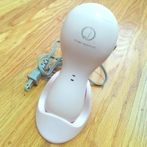 Oringal clarisonic facial cleansing brush.