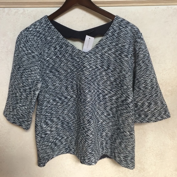 Elbow crop length navy white pattern