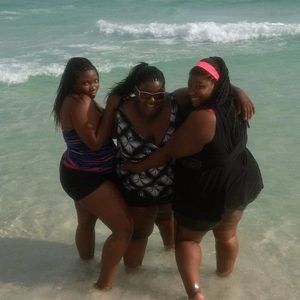 Meet your Posher, Tia