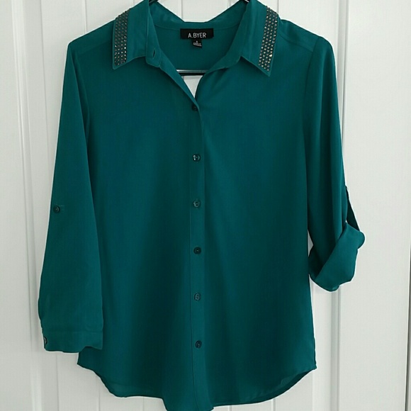 Pretty button down top - Picture 2 of 4