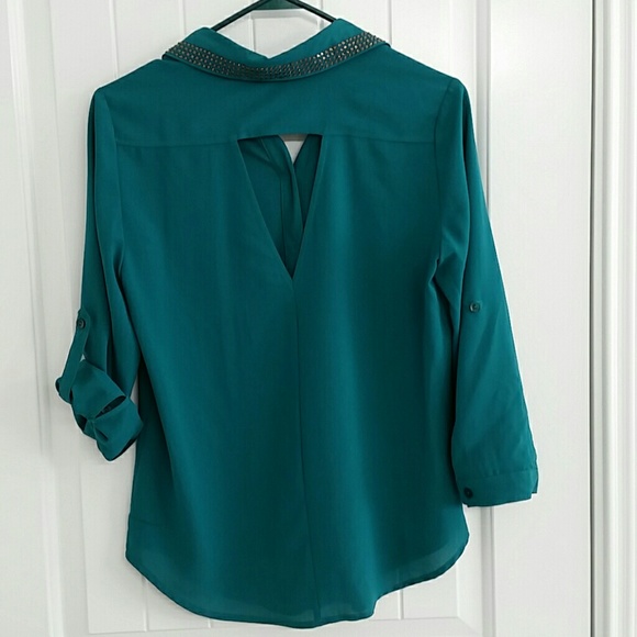 Pretty button down top - Picture 3 of 4