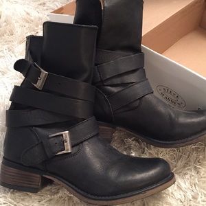 Brand New Steve Madden size 9 black leather boots.