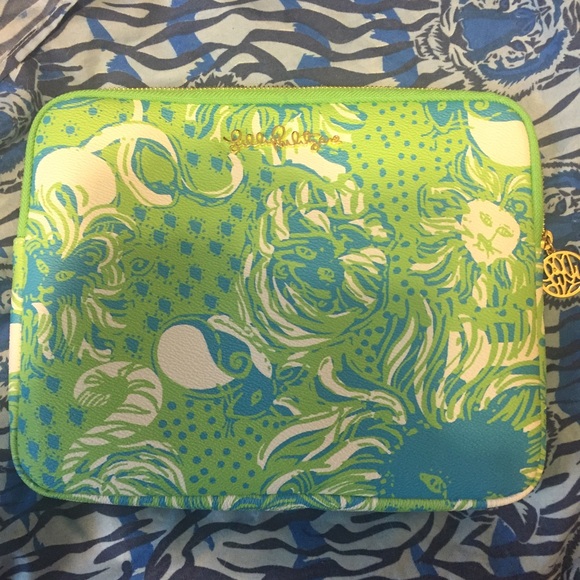 Lilly Pulitzer Tech Clutch