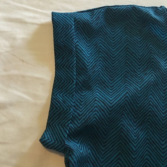 Black And Blue Zig Zag Pattern - image 2