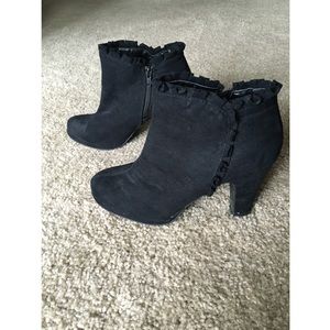 Booties! Black with Ruffles size 9