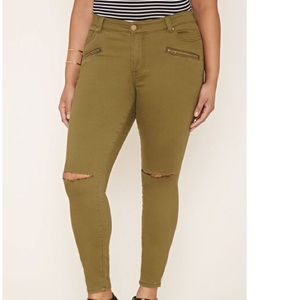 BRAND NEW Plus size ripped skinny jeans