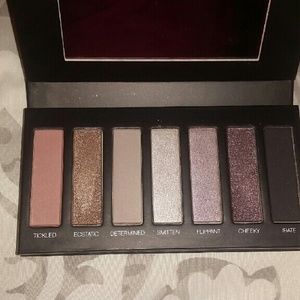 Younique addiction eyeshadow pallette and bb cream