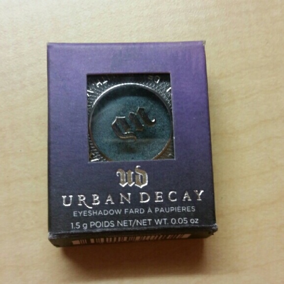 Urban Decay single eyeshadow in Loaded