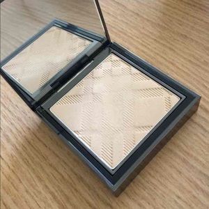 Burberry fresh glow foundation