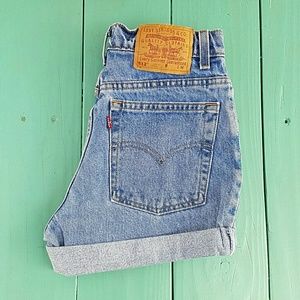 Levis high waisted shorts size 28" w