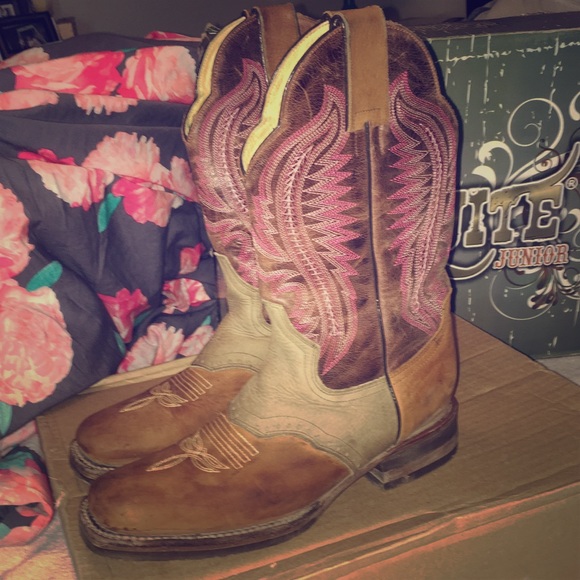 Cowgirl boots size 6