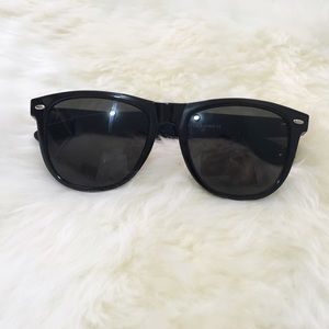 Black Wayfarer Sunglasses