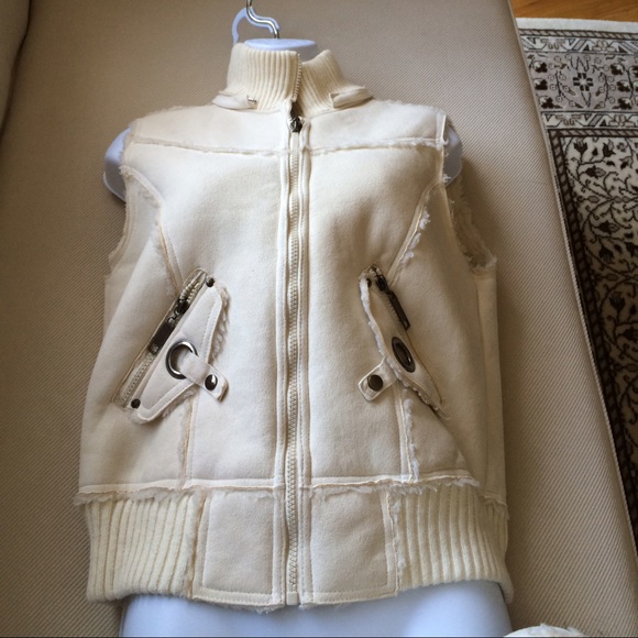 Rue21 Jackets & Blazers - rue21 Faux Shearling Vest with detachable hood