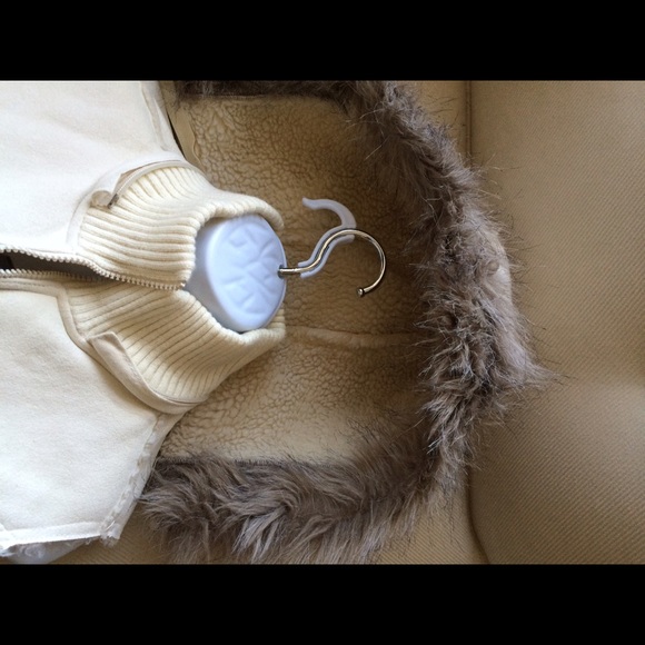 rue21 Faux Shearling Vest with detachable hood - Picture 2 of 4