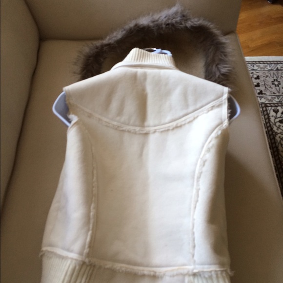 rue21 Faux Shearling Vest with detachable hood - Picture 3 of 4