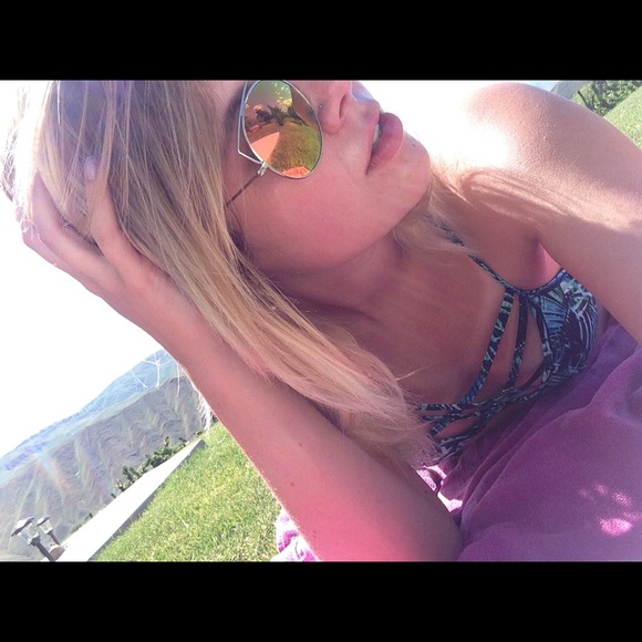 Meet your Posher, Ashley