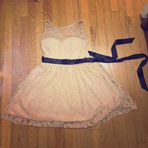 Beautiful lace dress!!