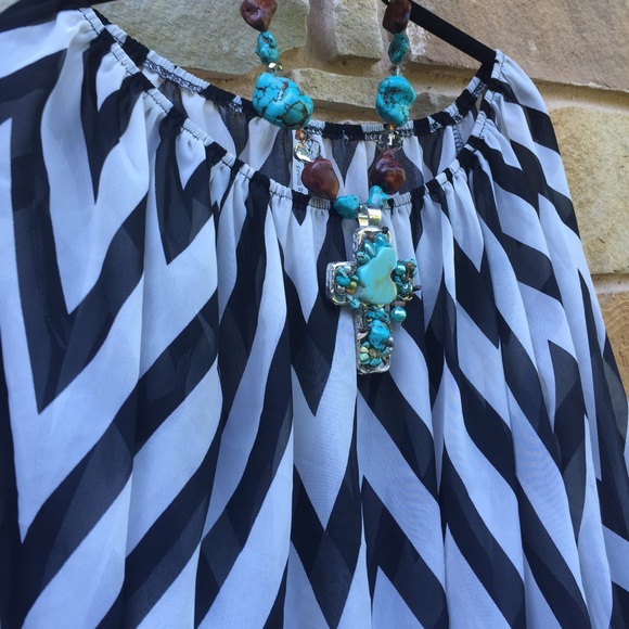 Black and white chevron shirt large