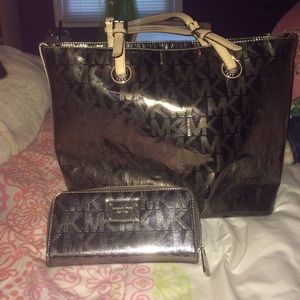 MICHAEL MICHAEL KORS Tote Bag & Matching Wallet