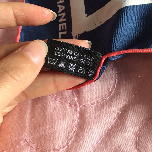 100% authentic Chanel scarf - Picture 3 of 4