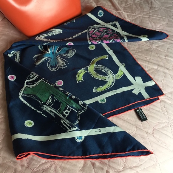 100% authentic Chanel scarf - Picture 4 of 4