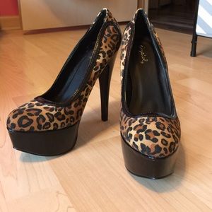 Leopard Platform Pumps