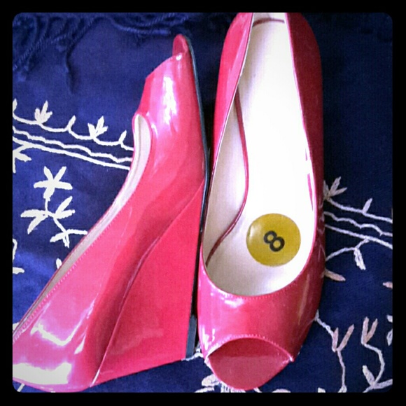 Gorgeous Nine West Wedges
