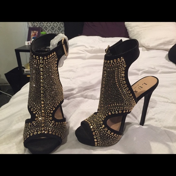 Never Worn Gorgeous Studded Black Heels!