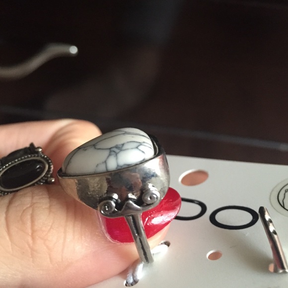 🔴 SOLD 🔴 Two ALDO Rings - Picture 2 of 4