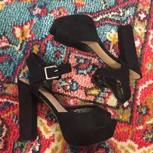 Black suede pumps 8 1/2