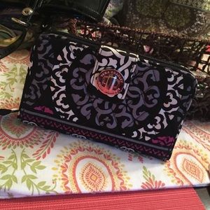 Canterberry Mangenta Turnlock Wallet