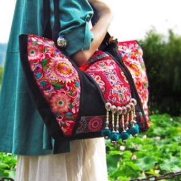 💥💥💥.Embroidery handbag / shoulderbag