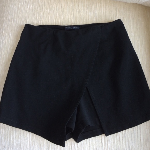 Brandy Melville casey skirt