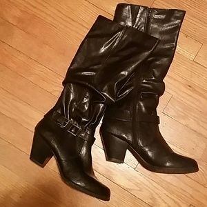 Gorgeous tall black boots