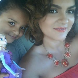 Meet your Posher, Yesenia