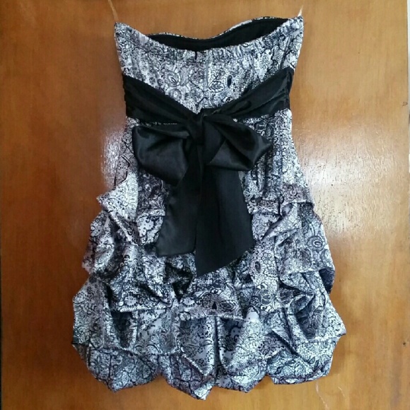 Black and silver cocktail dress by Ruby Rox - Picture 2 of 3