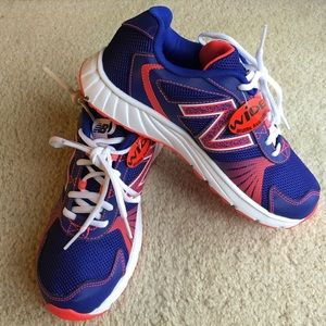 Never worn NEW BALANCE fivefivefive