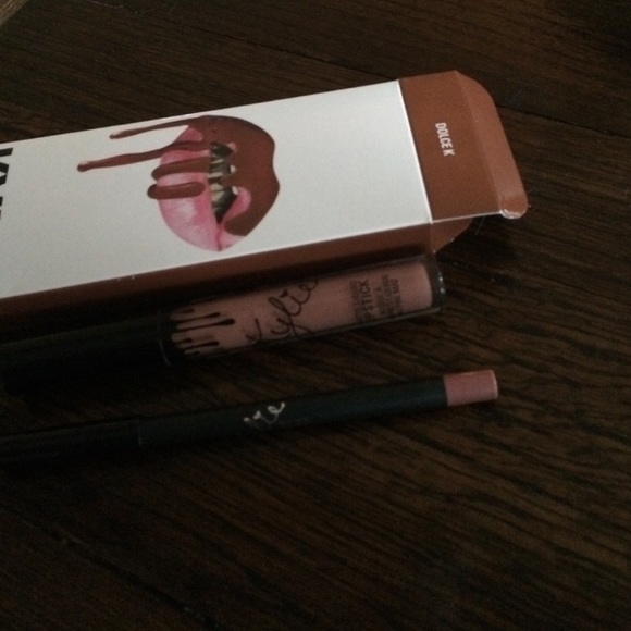 Kylie Jenner lip kit (dolce)